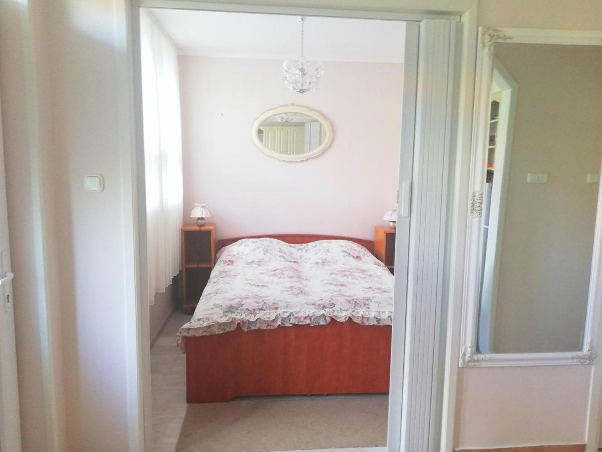 Strandfuerdo Apartman Eger Exteriör bild